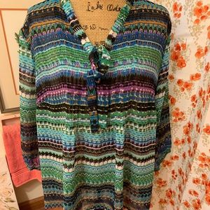 Beautiful, colorful blouse. Light weight. LB 22/24